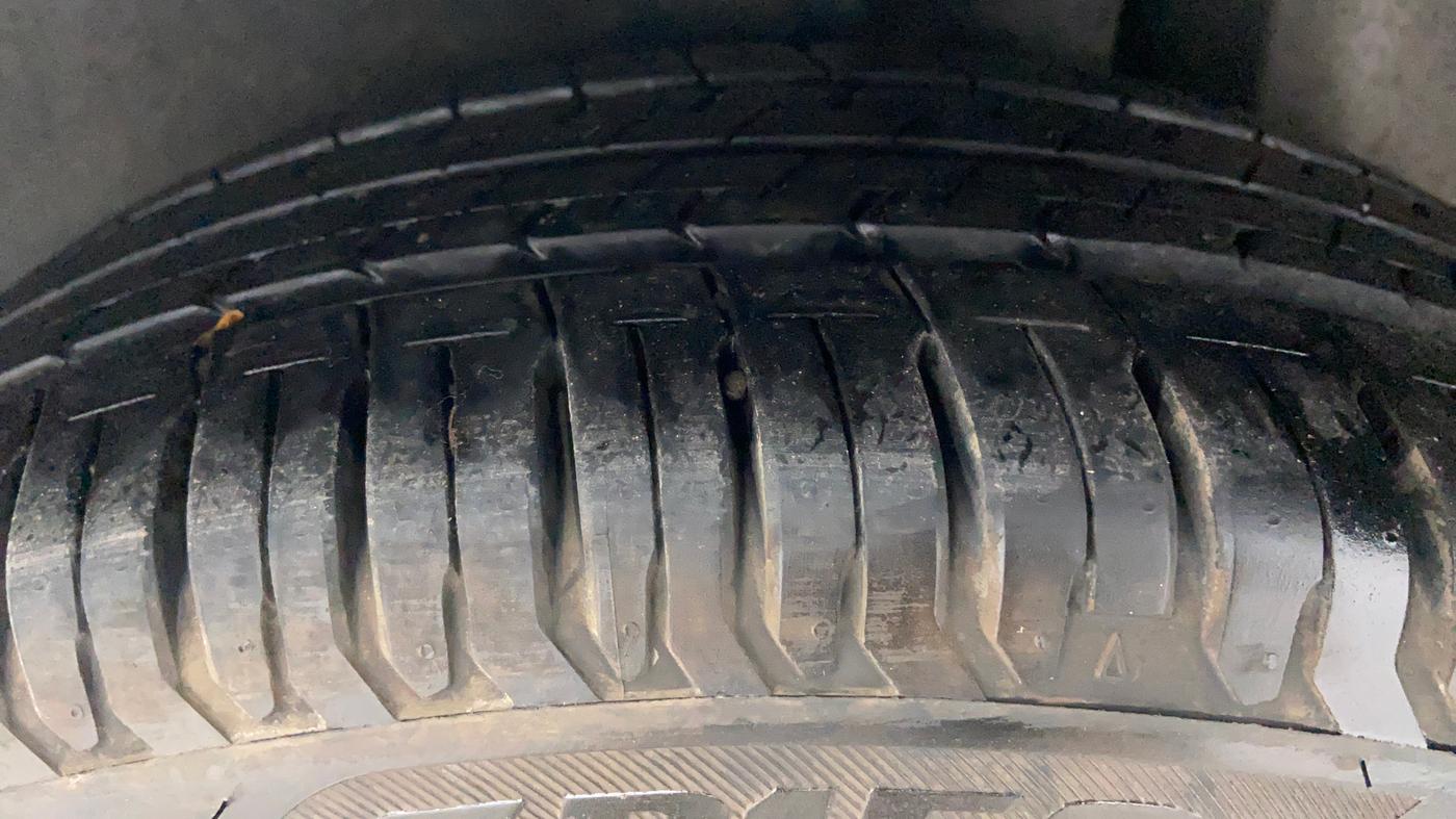 2015 Maruti Ciaz ZXI AT, Petrol, Automatic, 80,532 km, Left Rear Tyre Tread