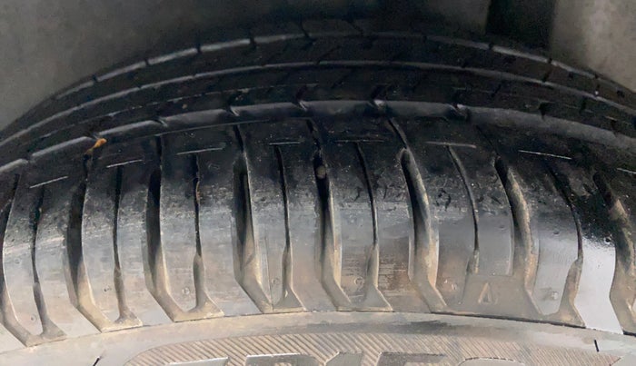 2015 Maruti Ciaz ZXI AT, Petrol, Automatic, 80,532 km, Left Rear Tyre Tread