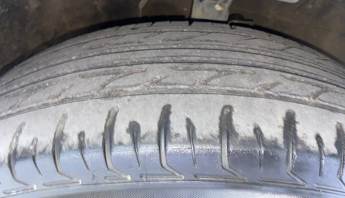 2011 Maruti Swift Dzire VXI, Petrol, Manual, 71,298 km, Right Front Tyre Tread
