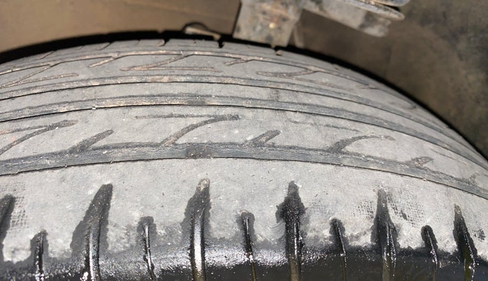 2011 Maruti Swift Dzire VXI, Petrol, Manual, 71,298 km, Left Front Tyre Tread