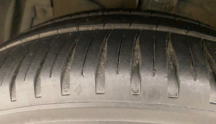 2013 Maruti Ertiga ZDI, Diesel, Manual, 85,588 km, Left Front Tyre Tread