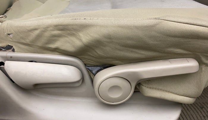 2013 Maruti Ertiga ZDI, Diesel, Manual, 85,588 km, Driver Side Adjustment Panel