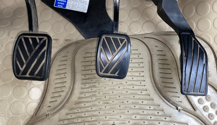 2013 Maruti Ertiga ZDI, Diesel, Manual, 85,588 km, Pedals