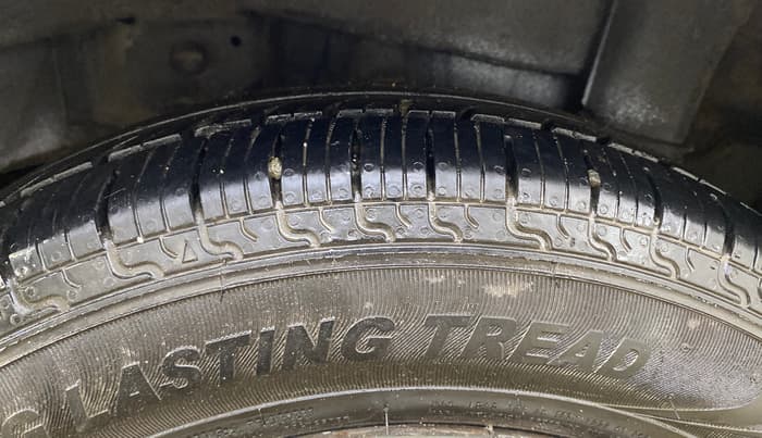 2016 Hyundai Eon SPORTZ, Petrol, Manual, 57,127 km, Left Rear Tyre Tread