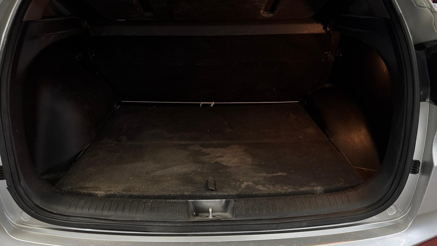 2017 Hyundai Creta SX PLUS 1.6 PETROL, Petrol, Manual, 98,571 km, Boot Inside