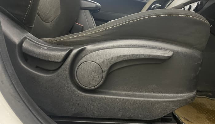 2016 Hyundai Creta S 1.6 PETROL, Petrol, Manual, 47,477 km, Driver Side Adjustment Panel