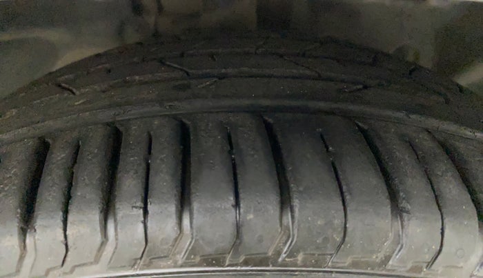 2015 Ford Ecosport TITANIUM 1.5L PETROL AT, Petrol, Automatic, 84,432 km, Right Front Tyre Tread
