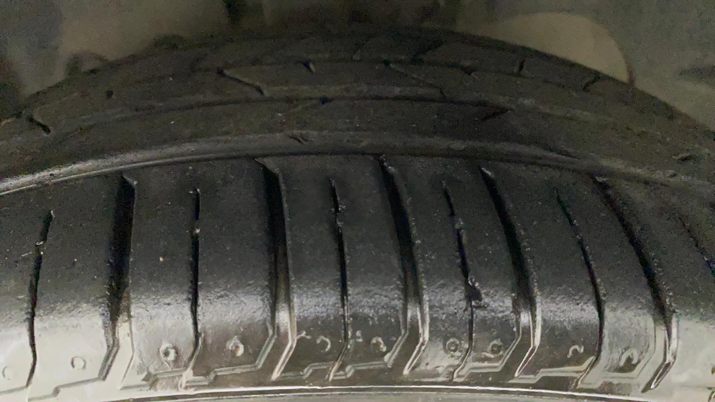 2015 Ford Ecosport TITANIUM 1.5L PETROL AT, Petrol, Automatic, 84,432 km, Left Front Tyre Tread