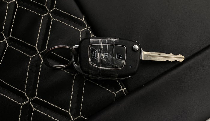 2025 Hyundai EXTER SX 1.2 MT Hy-CNG Duo , CNG, Manual, 11,096 km, Key Close Up