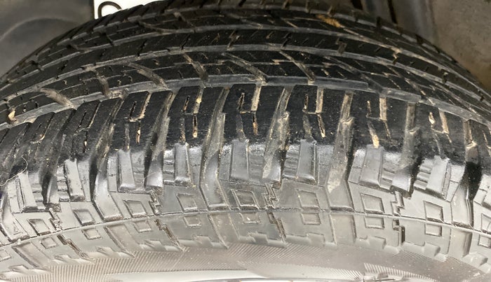 2015 Renault Duster 85 PS RXL, Diesel, Manual, 74,977 km, Right Rear Tyre Tread