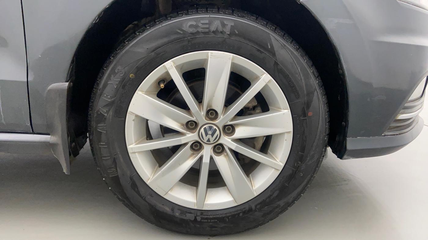 2016 Volkswagen Ameo HIGHLINE 1.2, Petrol, Manual, 37,495 km, Right Front Wheel