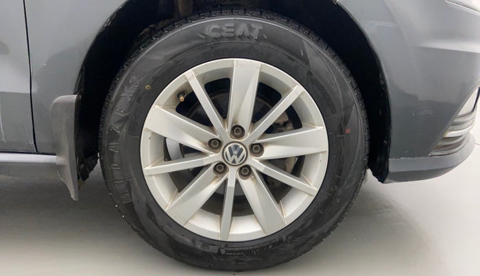 2016 Volkswagen Ameo HIGHLINE 1.2, Petrol, Manual, 37,495 km, Right Front Wheel