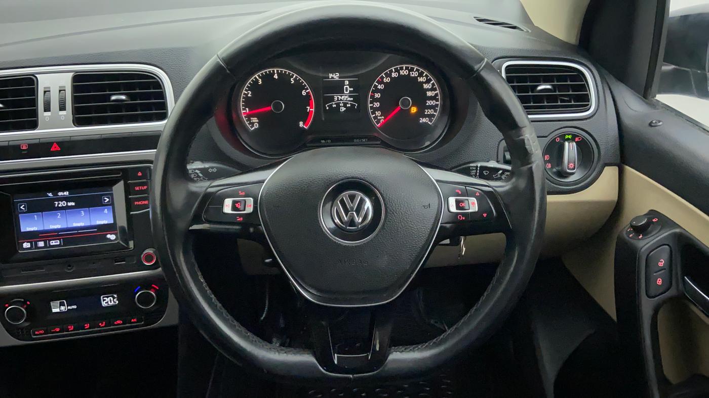2016 Volkswagen Ameo HIGHLINE 1.2, Petrol, Manual, 37,495 km, Steering Wheel Close Up
