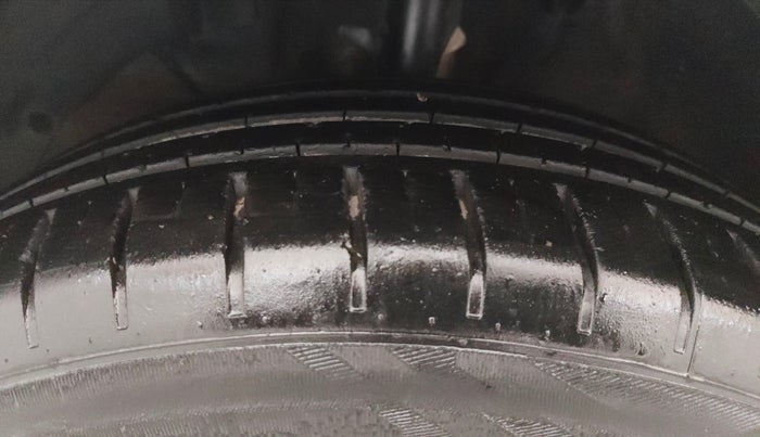 2023 Maruti Baleno  ZETA CNG 1.2L, CNG, Manual, 54,252 km, Left Front Tyre Tread