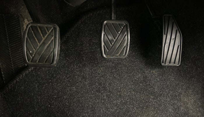 2017 Maruti Baleno ZETA 1.2 K12, Petrol, Manual, 56,410 km, Pedals