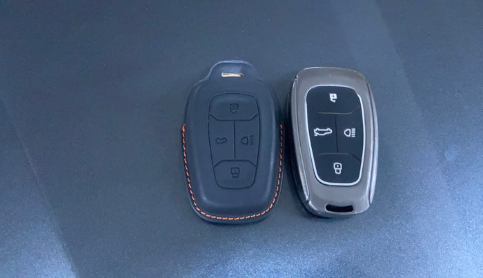 2025 Tata ALTROZ XZ PLUS PETROL, Petrol, Manual, 9,104 km, Key Close Up