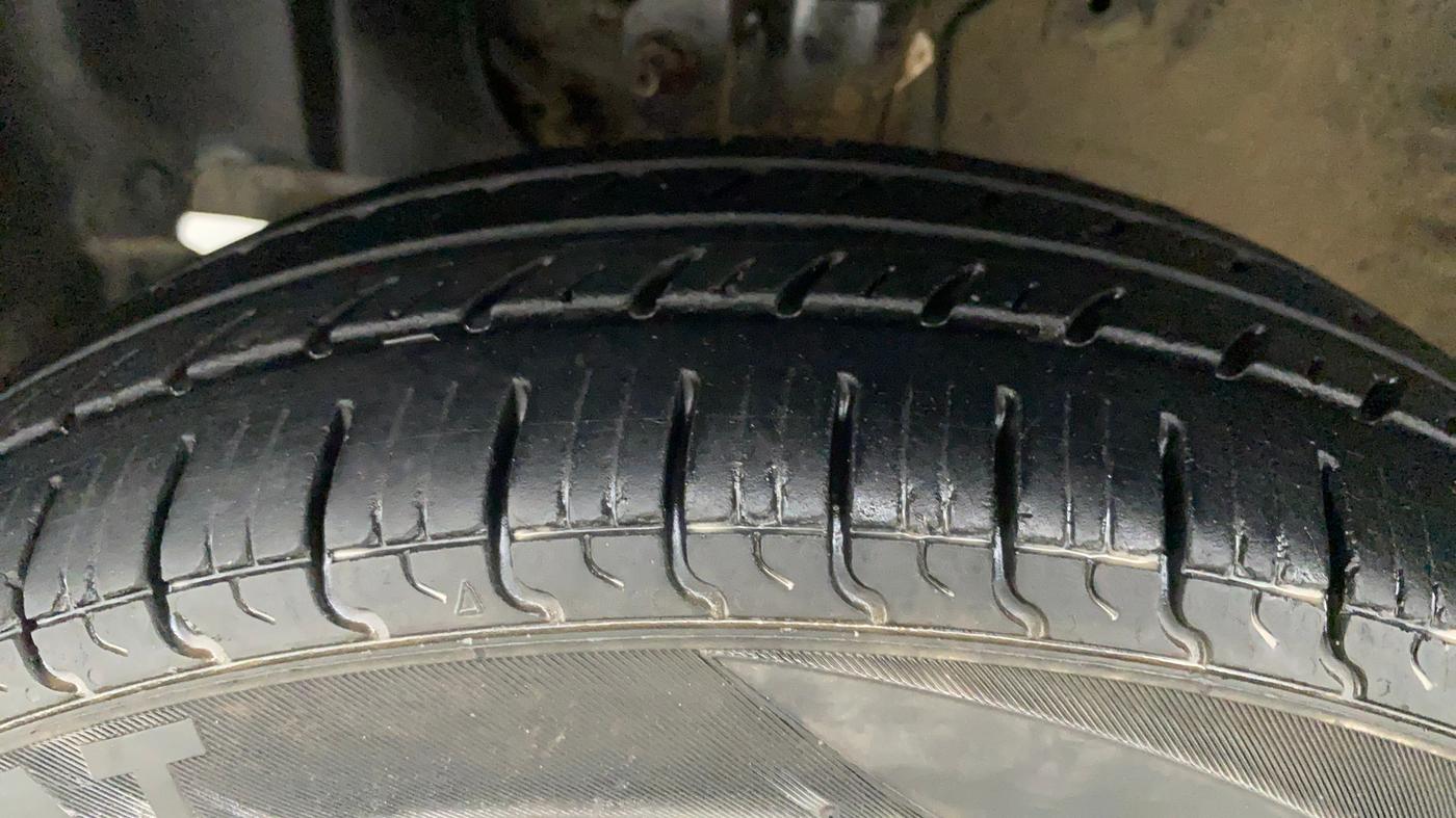 2019 Maruti New Wagon-R 1.0 Lxi (o) cng, CNG, Manual, 97,574 km, Left Front Tyre Tread