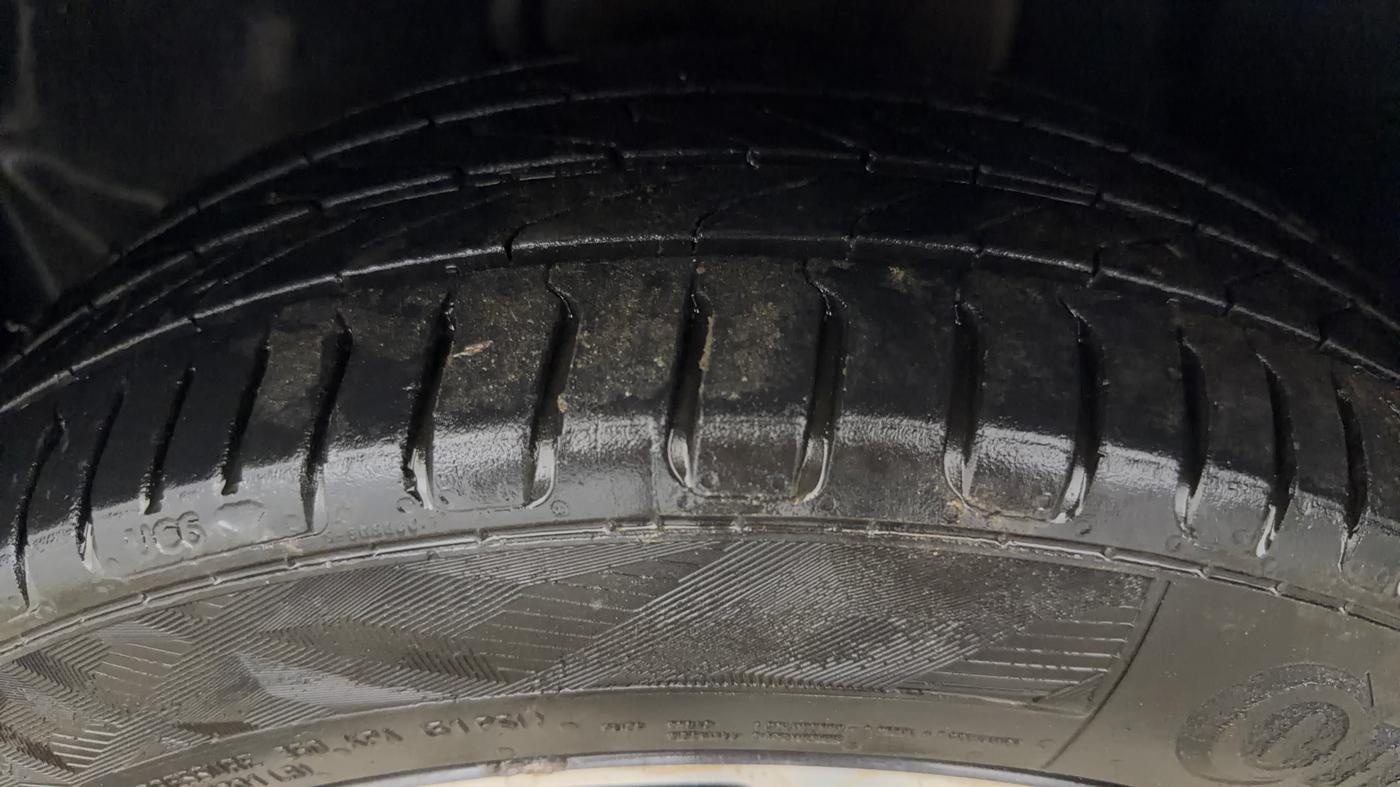 2022 Tata ALTROZ XMA PLUS PETROL, Petrol, Manual, 77,101 km, Left Front Tyre Tread