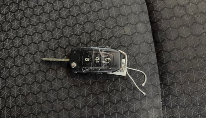 2022 Tata ALTROZ XMA PLUS PETROL, Petrol, Manual, 77,101 km, Key Close Up
