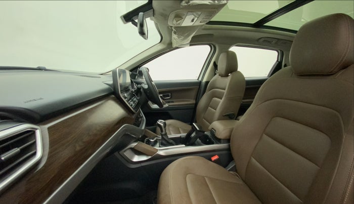 2021 Tata Harrier XZA PLUS 2.0L, Diesel, Automatic, 32,931 km, Right Side Front Door Cabin