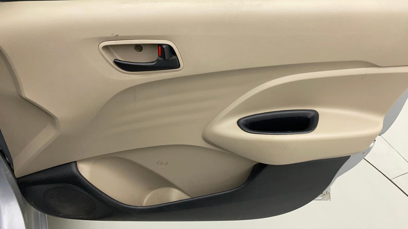 2019 Hyundai NEW SANTRO ERA EXECUTIVE, Petrol, Manual, 69,331 km, Driver Side Door Panels Control