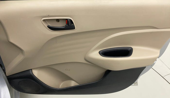 2019 Hyundai NEW SANTRO ERA EXECUTIVE, Petrol, Manual, 69,331 km, Driver Side Door Panels Control