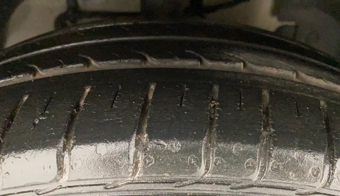 2016 Tata Bolt XT REVOTRON, Petrol, Manual, 14,567 km, Right Front Tyre Tread