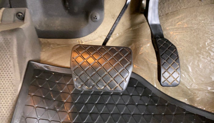 2016 Volkswagen Vento HIGHLINE TDI AT, Diesel, Automatic, 24,828 km, Pedals