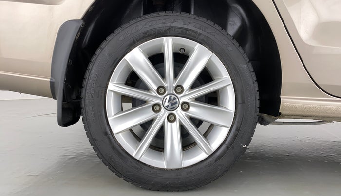 2016 Volkswagen Vento HIGHLINE TDI AT, Diesel, Automatic, 24,828 km, Right Rear Wheel