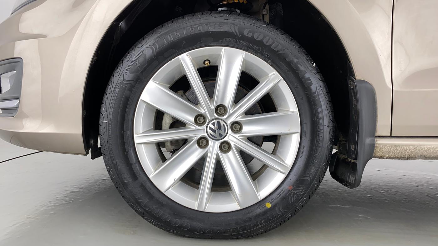 2016 Volkswagen Vento HIGHLINE TDI AT, Diesel, Automatic, 24,828 km, Left Front Wheel