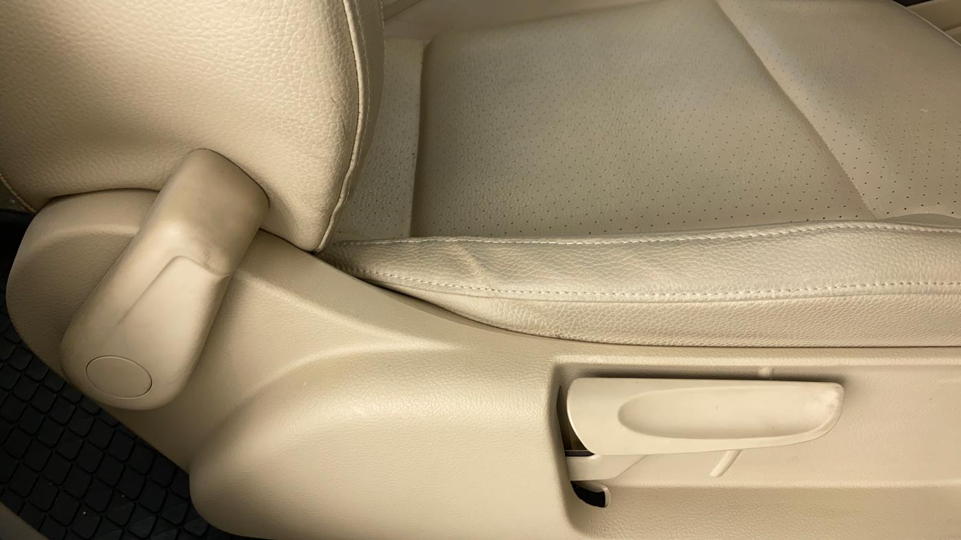 2016 Volkswagen Vento HIGHLINE TDI AT, Diesel, Automatic, 24,828 km, Driver Side Adjustment Panel