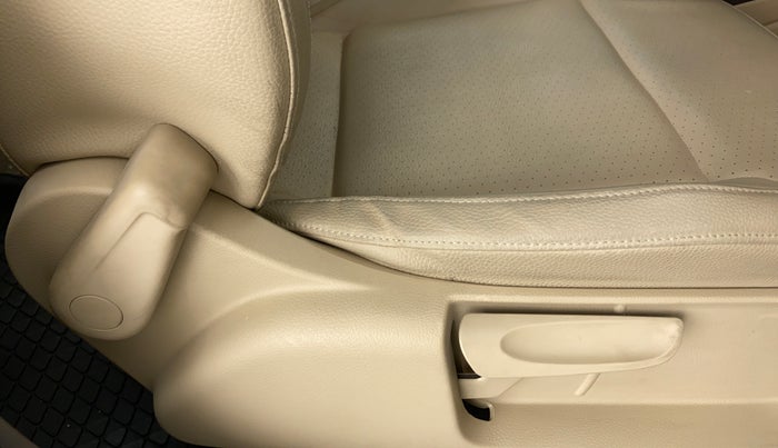 2016 Volkswagen Vento HIGHLINE TDI AT, Diesel, Automatic, 24,828 km, Driver Side Adjustment Panel