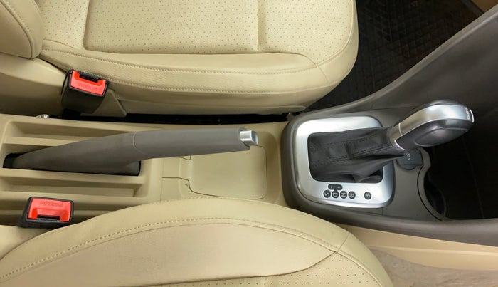 2016 Volkswagen Vento HIGHLINE TDI AT, Diesel, Automatic, 24,828 km, Gear Lever