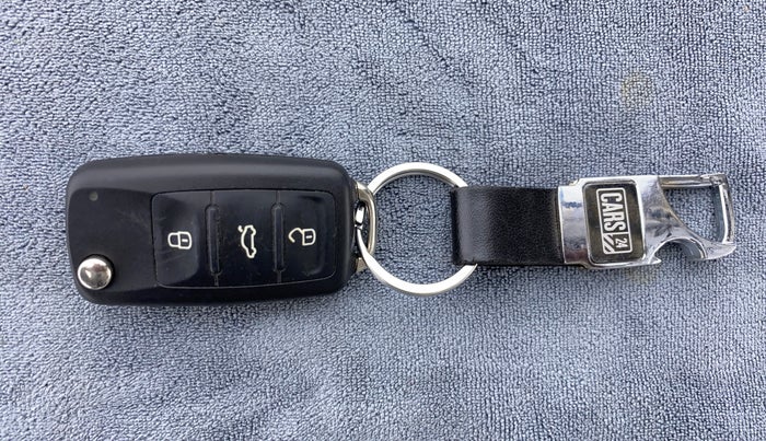 2016 Volkswagen Vento HIGHLINE TDI AT, Diesel, Automatic, 24,828 km, Key Close Up