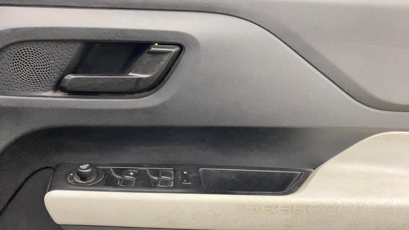 2023 Tata PUNCH ACCOMPLISHED SUNROOF MT, CNG, Manual, 45,775 km, Driver Side Door Panels Control
