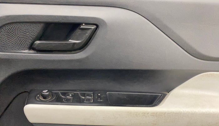 2023 Tata PUNCH ACCOMPLISHED SUNROOF MT, CNG, Manual, 45,775 km, Driver Side Door Panels Control