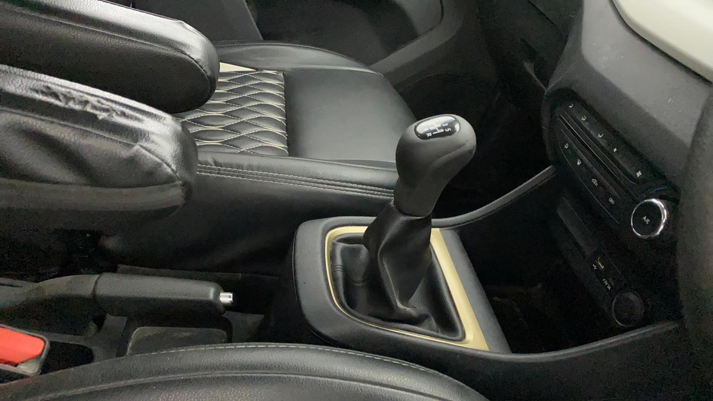 2023 Tata PUNCH ACCOMPLISHED SUNROOF MT, CNG, Manual, 45,775 km, Gear Lever