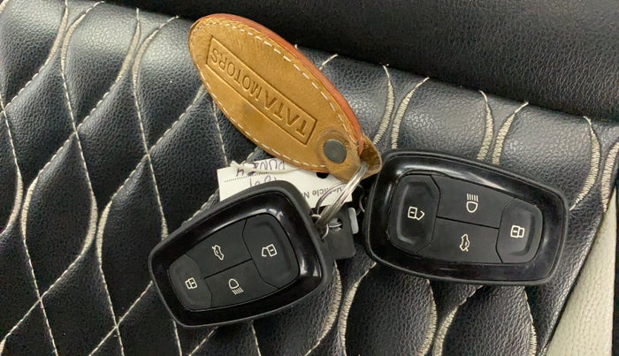 2023 Tata PUNCH ACCOMPLISHED SUNROOF MT, CNG, Manual, 45,775 km, Key Close Up