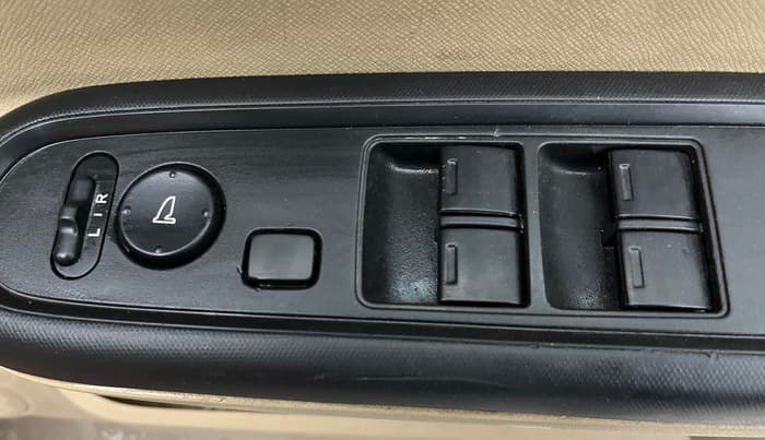 2017 Honda Amaze 1.2L I-VTEC S, Petrol, Manual, 72,511 km, Driver Side Door Panels Control