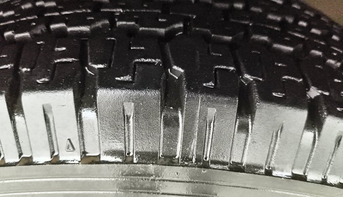 2019 Tata Hexa XM PLUS 4X2 7 STR, Diesel, Manual, 1,01,654 km, Right Front Tyre Tread