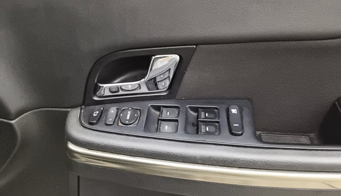 2019 Tata Hexa XM PLUS 4X2 7 STR, Diesel, Manual, 1,01,654 km, Driver Side Door Panels Control