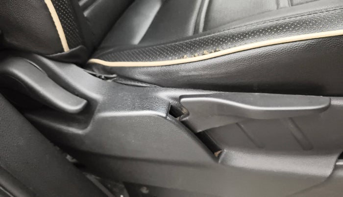 2019 Tata Hexa XM PLUS 4X2 7 STR, Diesel, Manual, 1,01,654 km, Driver Side Adjustment Panel