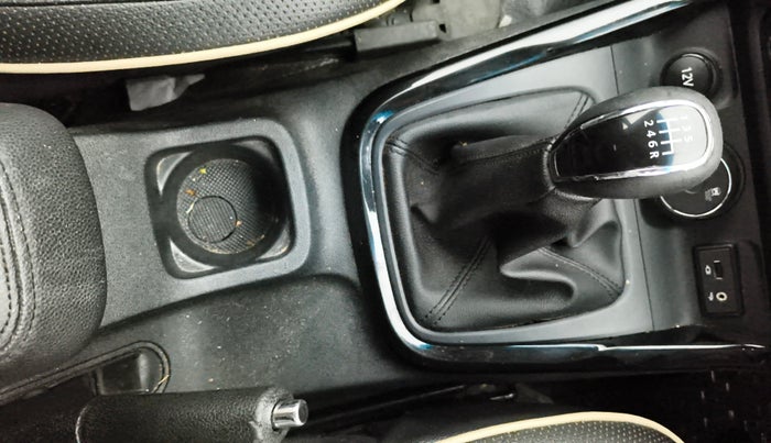 2019 Tata Hexa XM PLUS 4X2 7 STR, Diesel, Manual, 1,01,654 km, Gear Lever