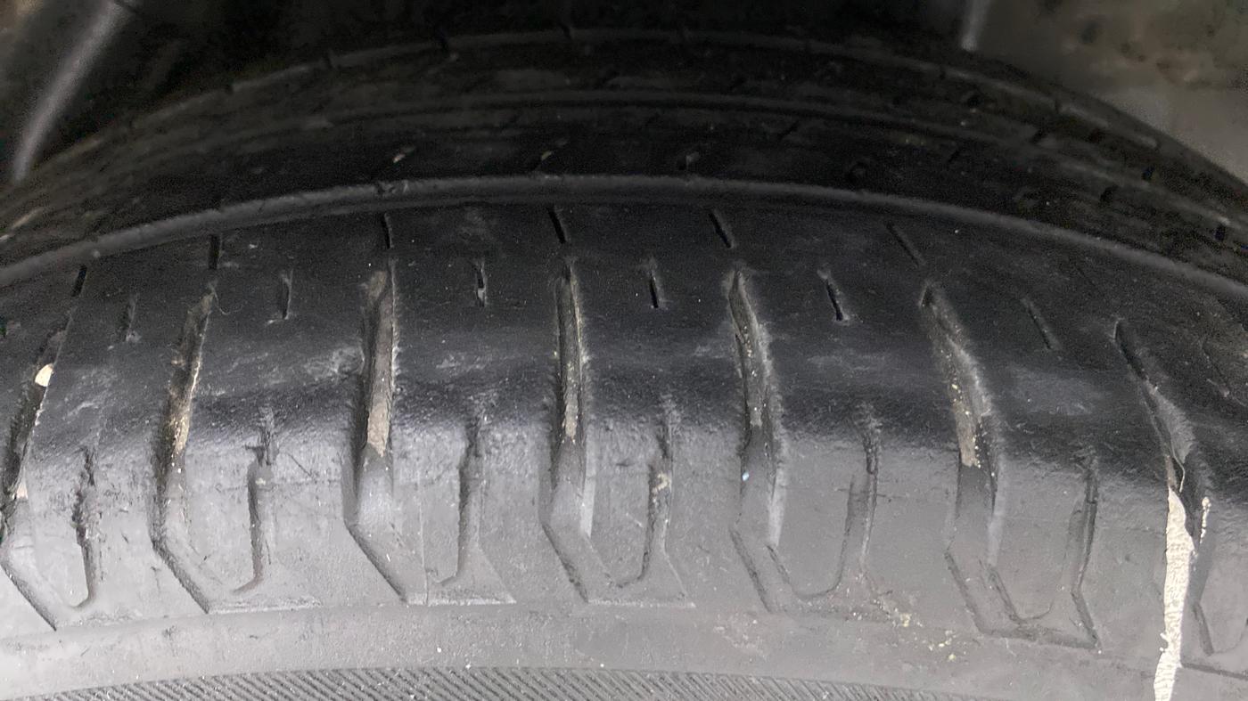 2017 Hyundai Verna 1.6 SX VTVT, Petrol, Manual, 23,788 km, Left Rear Tyre Tread