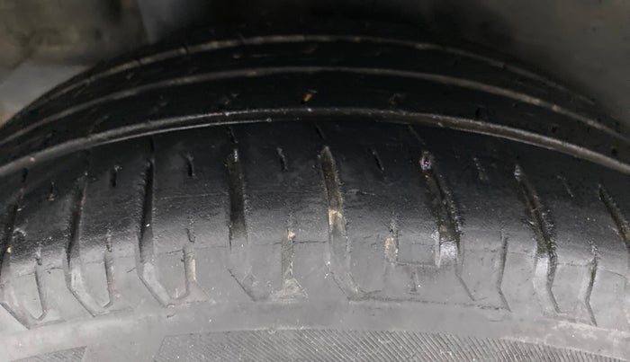2017 Hyundai Verna 1.6 SX VTVT, Petrol, Manual, 23,788 km, Right Rear Tyre Tread