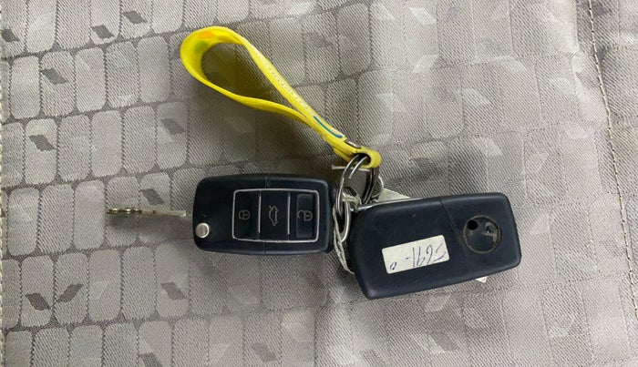 2015 Maruti Wagon R 1.0 VXI, Petrol, Manual, 69,690 km, Key Close Up