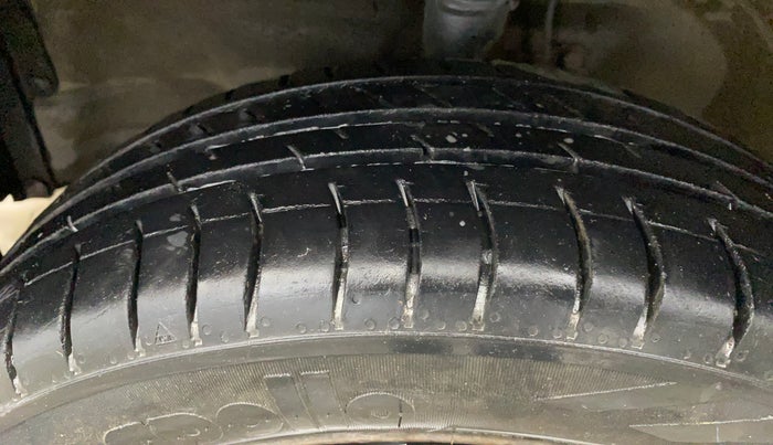 2015 Maruti Wagon R 1.0 VXI, Petrol, Manual, 69,690 km, Left Front Tyre Tread