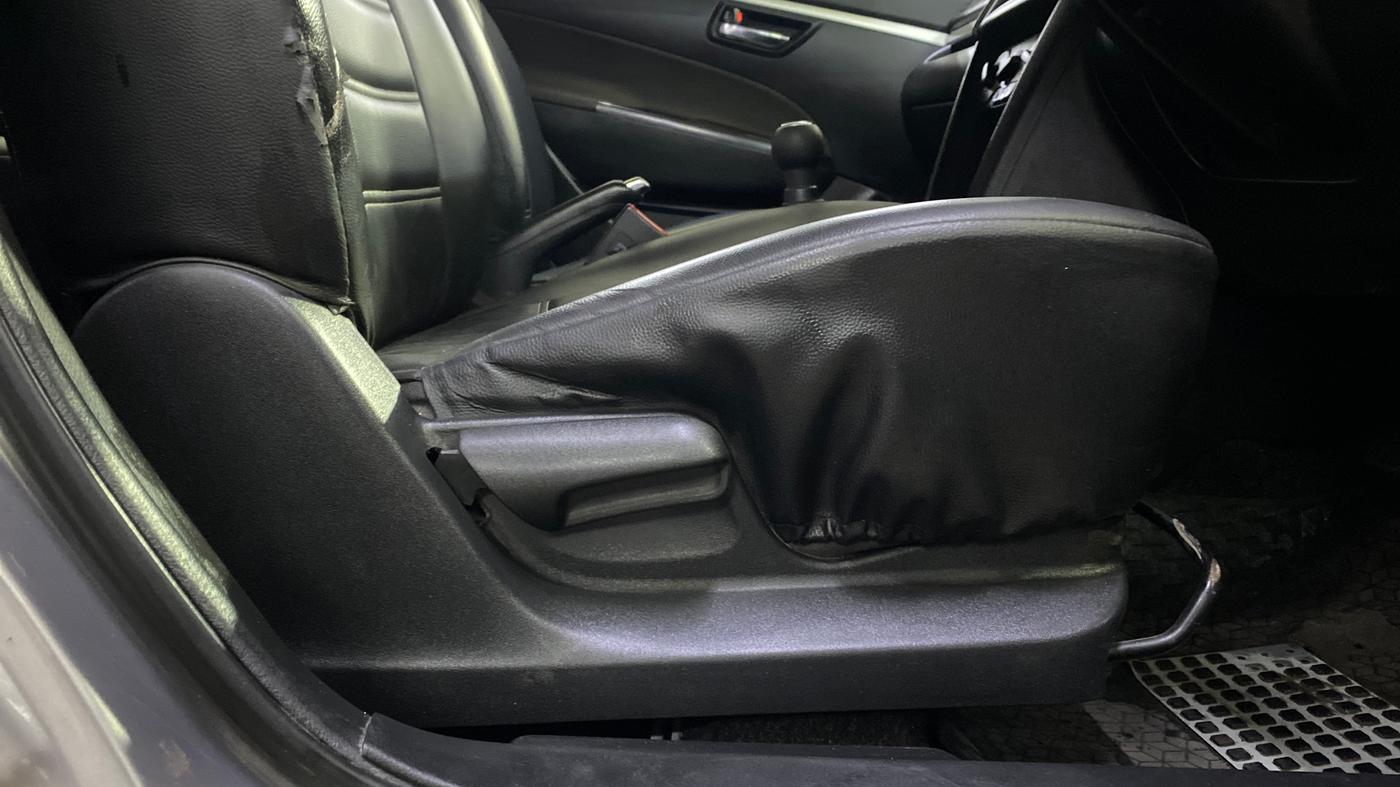 2014 Maruti Swift VXI, Petrol, Manual, 1,16,255 km, Driver Side Adjustment Panel