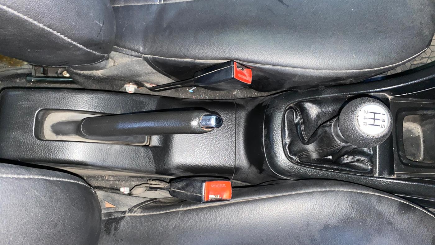 2014 Maruti Swift VXI, Petrol, Manual, 1,16,255 km, Gear Lever