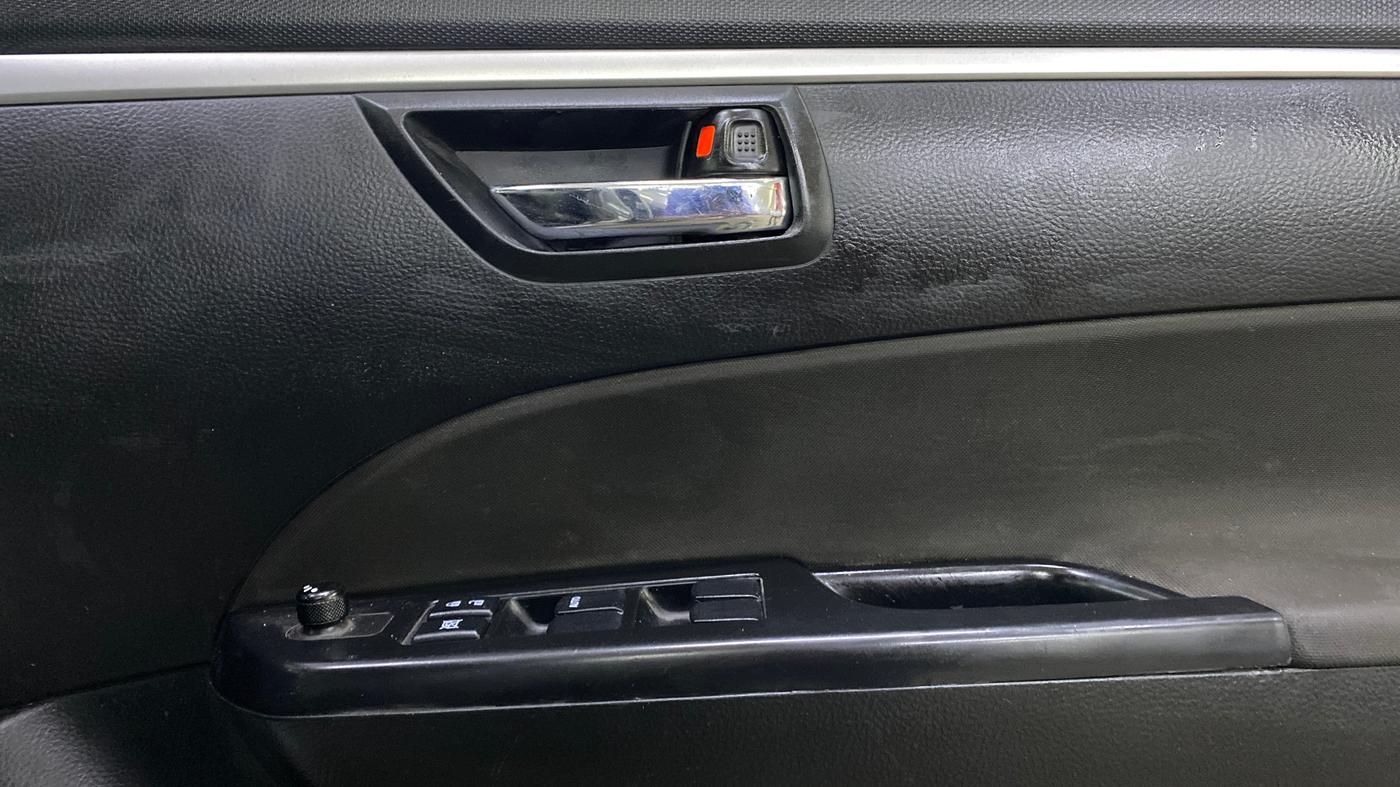 2014 Maruti Swift VXI, Petrol, Manual, 1,16,255 km, Driver Side Door Panels Control